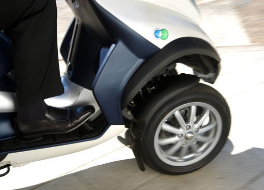 Piaggio Mp3 Hybrid LT 300ie provato a Parigi - Fotogallery - 1